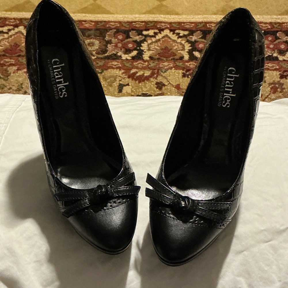Charlies Black Heels with Bow Accent